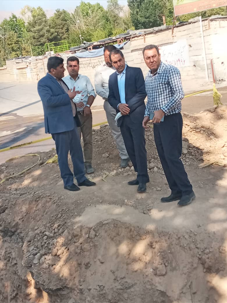 سیاوش بدری مدیر عامل شرکت آب منطقه ای باتفاق  فرهنگ دیانت مدیر کل دیوان محاسبات استان فارس از خط دوم آبرسانی به شیراز بازدید کردند .