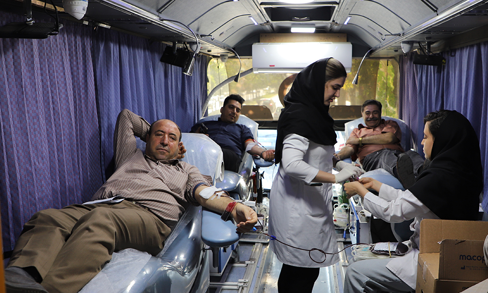 مشارکت کارمندان آب منطقه‌ای فارس در پویش اهدای خون